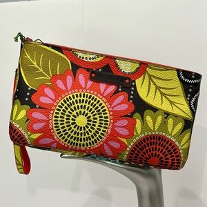 Vera Classic Wristlet Flower Shower